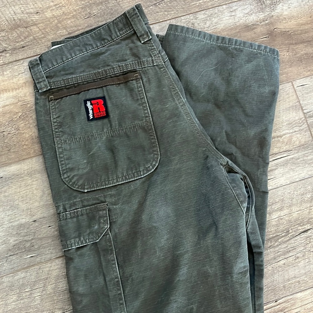 Mens Wrangler Riggs workwear. Size 32x34.